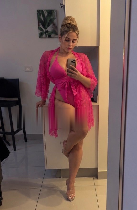 Discrete companion, 27 — My Place or Yours