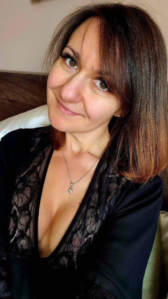 Discrete companion, 42 — 💦Follow my Whatsapp Number ✅30 39 61-54 13✅
