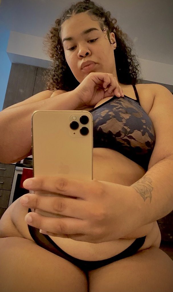 Discrete companion, 21 — Downtown Anchorage incall!!