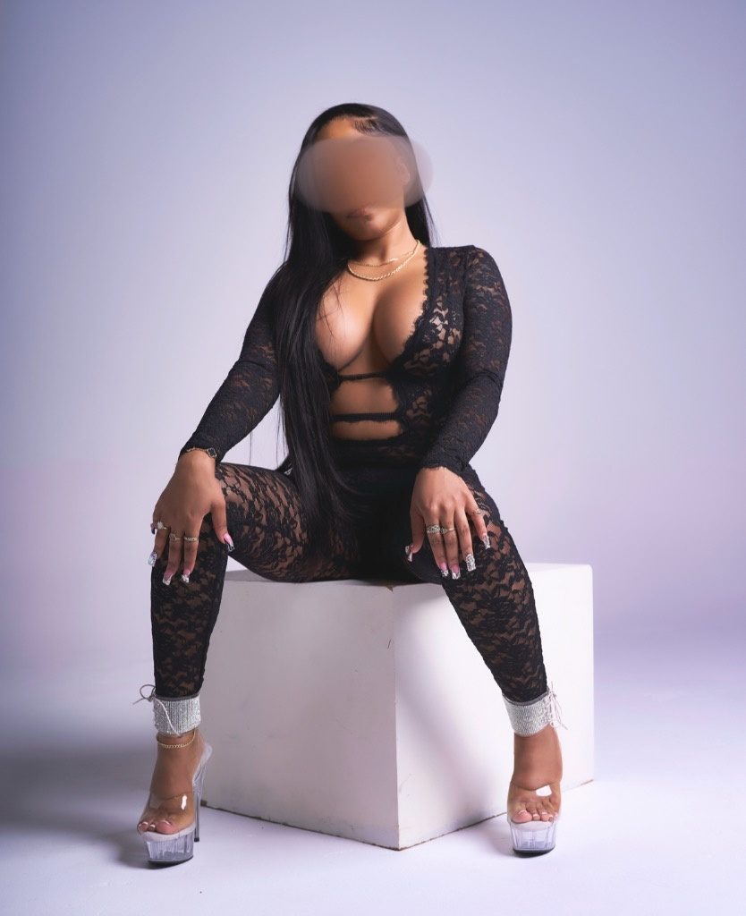 Discrete companion, 28 — Your place or Mine