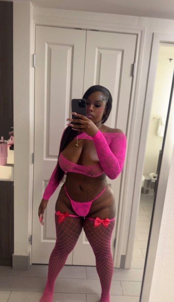 Discrete companion, 23 — University Incall and Outcall Available W and Deposit 💰 2 Girl Available…