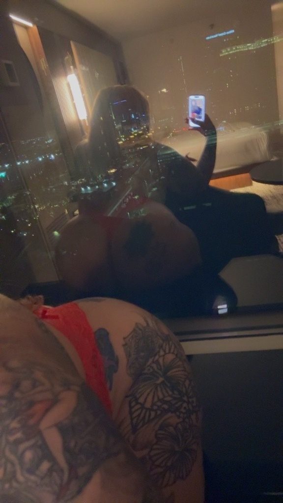 Discrete companion, 28 — Incalls Greenville