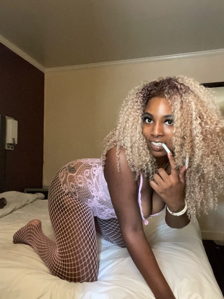 Discrete companion, 22 — incalls and Outcalls surrounding areas