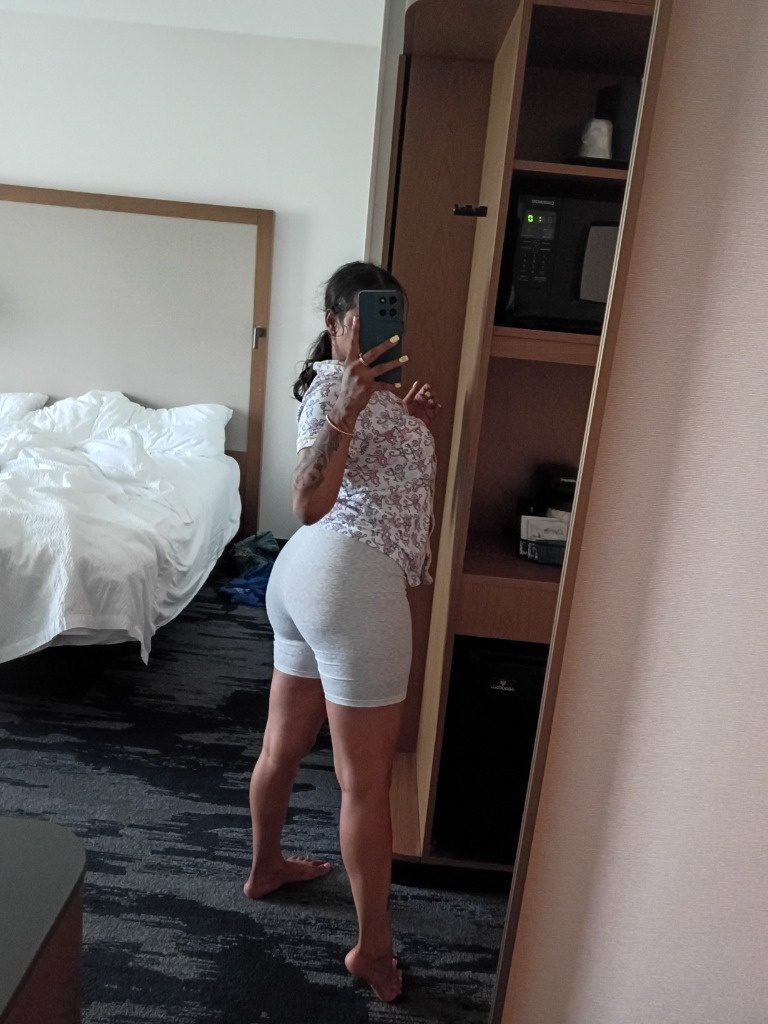 Discrete companion, 24 — South Side Chicago Outcalls
