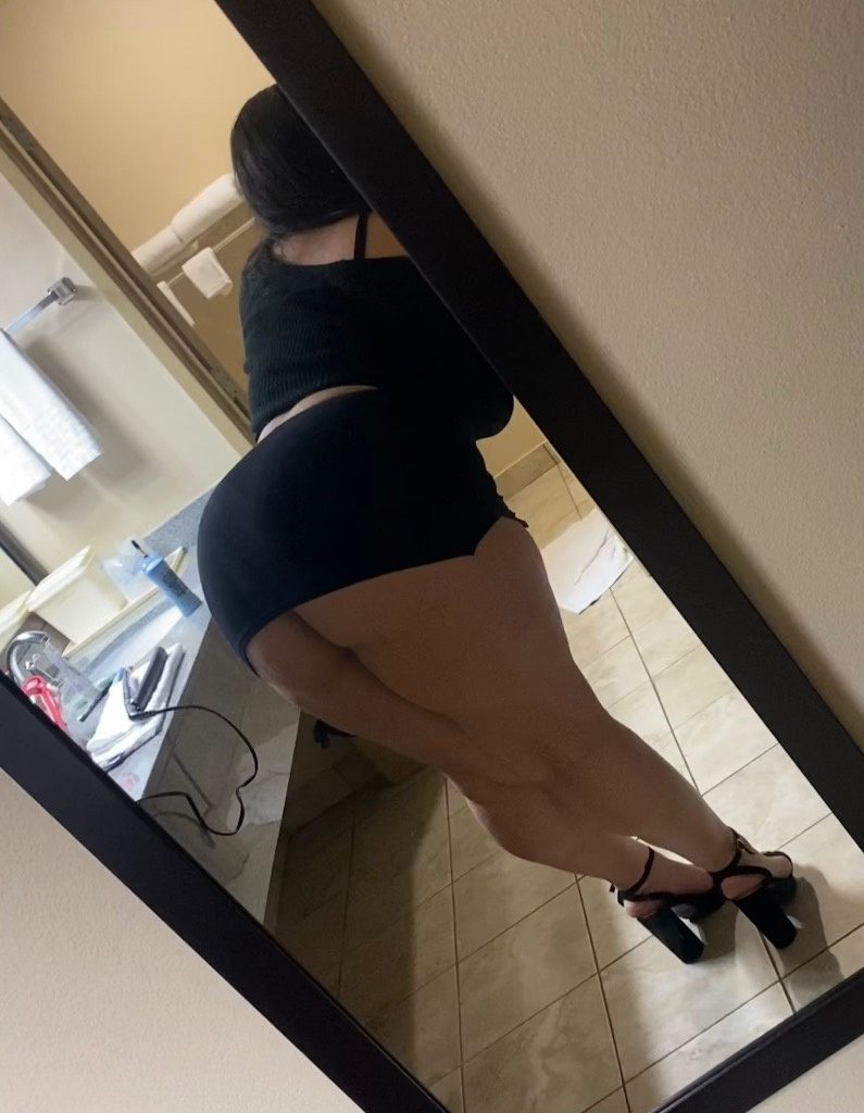 Discrete companion, 21 — 📍Airport area Incall SPECIAL$!