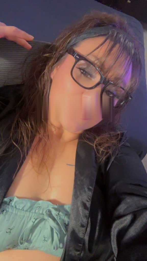 Discrete companion, 37 — Hosting safe & discreet location and Out call available for an extra fee